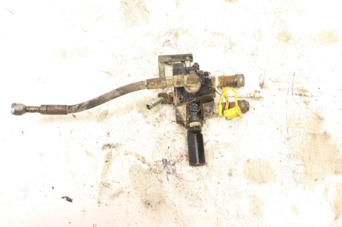 Kubota RTV 900 13 Hydraulic Dump Box Control Valve YW254