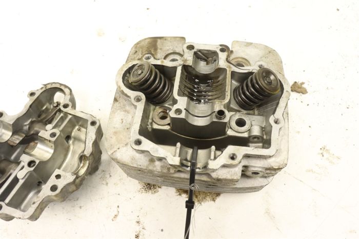 Suzuki Quad Runner 2x4 LT 185 84 Engine Head 11100-24403 32978
