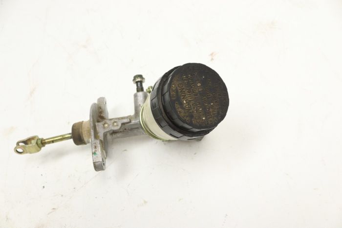 Kawasaki Mule 3010 Trans 05 Brake Master Cylinder 43015-1682